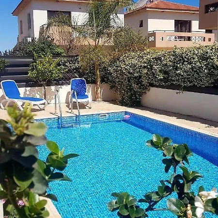 Carina Paralimni