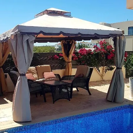 Carina * Paralimni