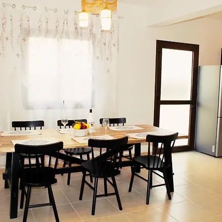 Carina Villa *
